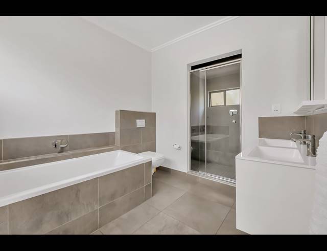 3 BEDROOM APARTMENT FOR SALE IN SANDOWN